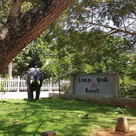 Lokuge Grand Resort Kataragama Exteriör bild
