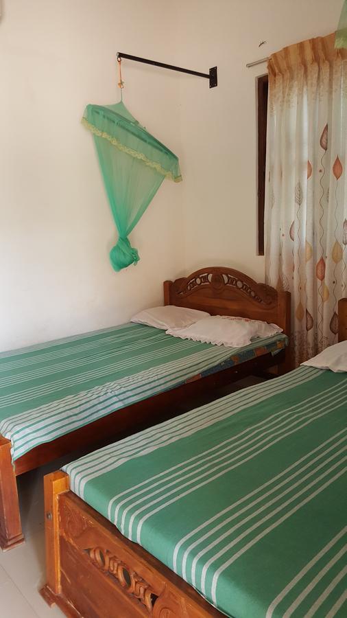 Lokuge Grand Resort Kataragama Exteriör bild