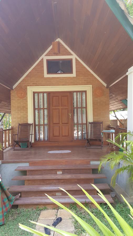 Lokuge Grand Resort Kataragama Exteriör bild