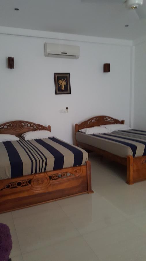 Lokuge Grand Resort Kataragama Exteriör bild