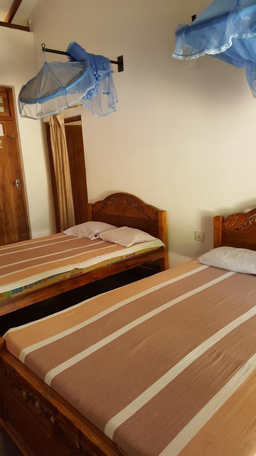 Lokuge Grand Resort Kataragama Exteriör bild