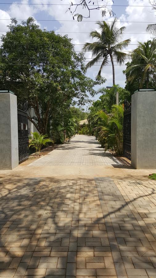 Lokuge Grand Resort Kataragama Exteriör bild