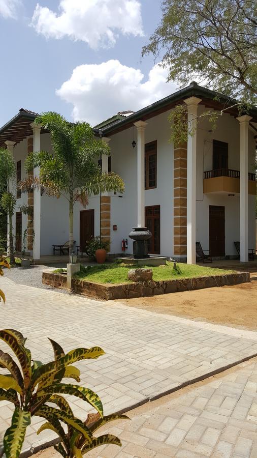 Lokuge Grand Resort Kataragama Exteriör bild