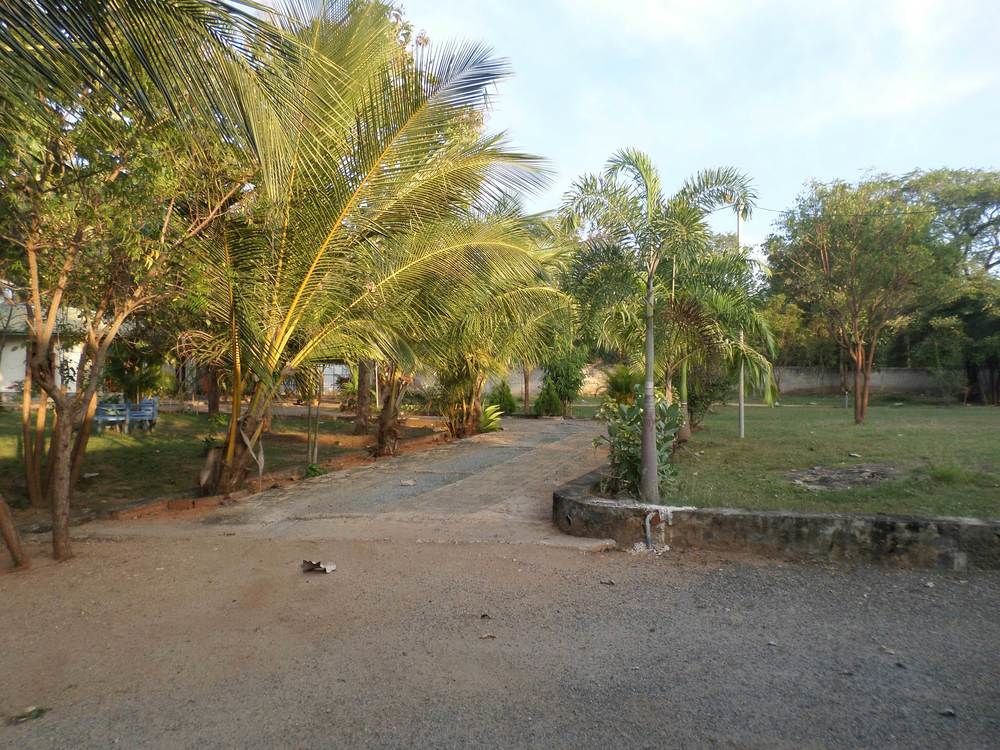 Lokuge Grand Resort Kataragama Exteriör bild