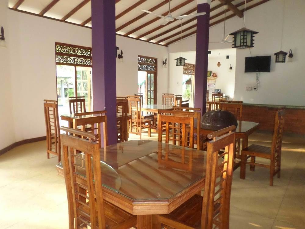 Lokuge Grand Resort Kataragama Exteriör bild