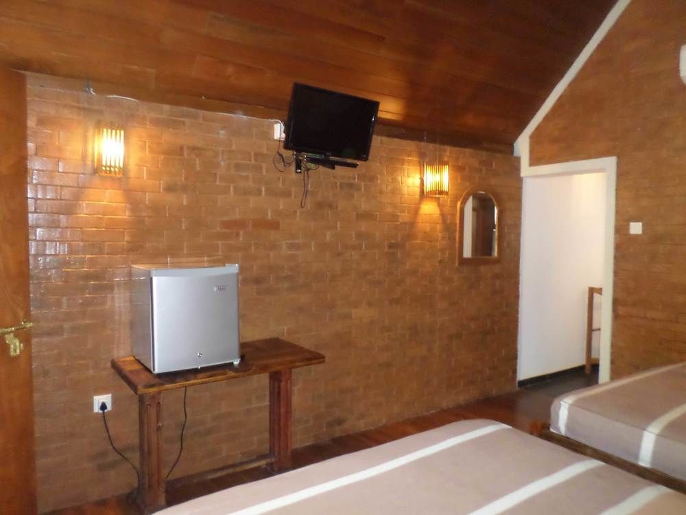 Lokuge Grand Resort Kataragama Exteriör bild